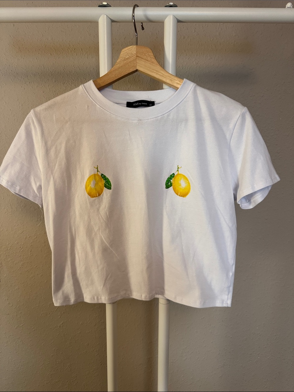 RNR by Cherie, White Cropped T-Shirt with Lemon graphic NWOT L